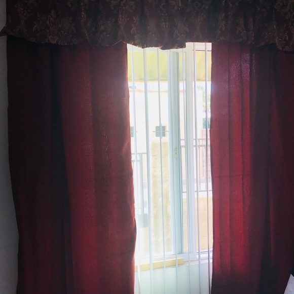 Curtains - Picture 1 of 8